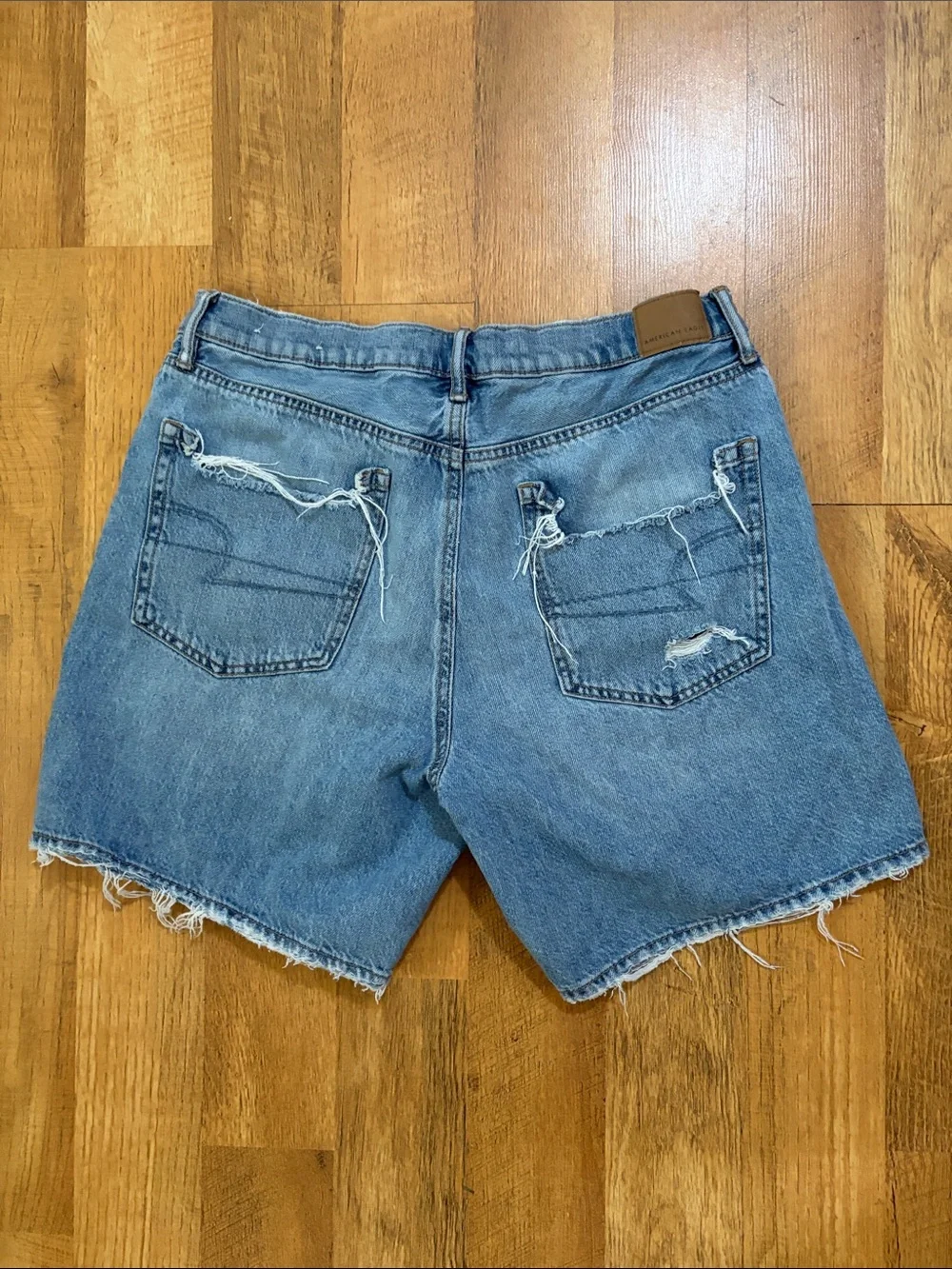 American Eagle Outfitters Light Blue ‘90’s Boyfriend Distressed Shorts Size 14